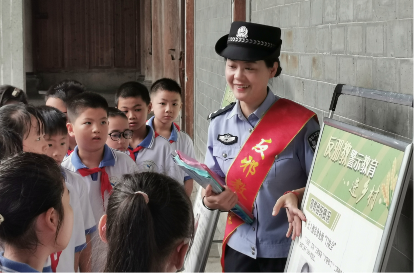 安徽歙县：警示教育进乡村 古建群中话反邪（文字配图向上投稿）531.png